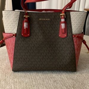 Michael Kors Voyager Large Tote